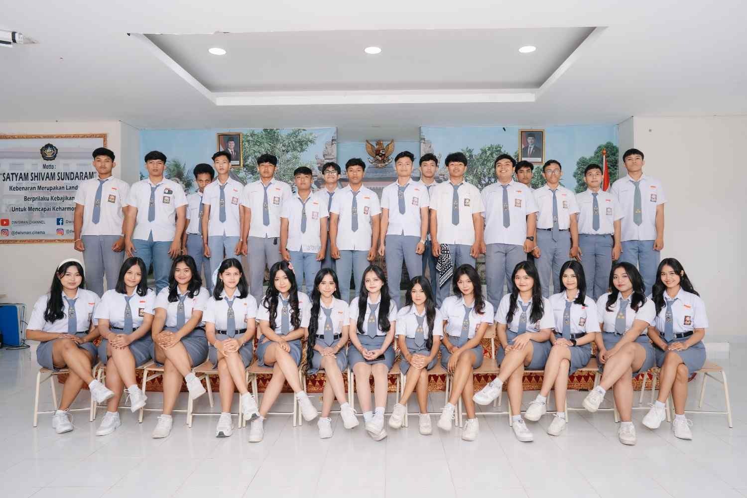 Foto Bersama Kelas XII B Lulusan 2026